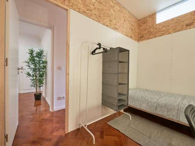 Quartos para alugar em apartamento de 7 quartos em Lisboa