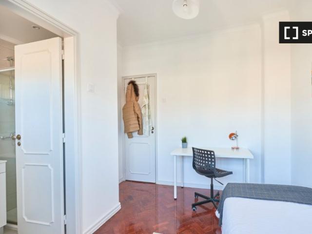 Quartos para alugar em apartamento de 7 quartos em Lisboa