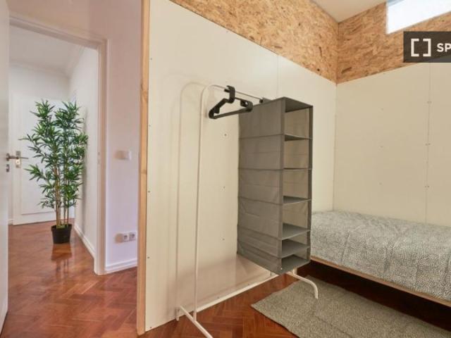 Quartos para alugar em apartamento de 7 quartos em Lisboa