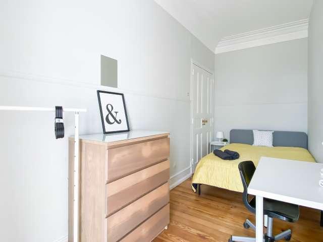 Quartos para alugar em apartamento de 7 quartos em Lisboa