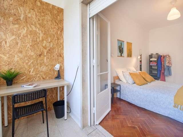 Quartos para alugar em apartamento de 7 quartos em Lisboa