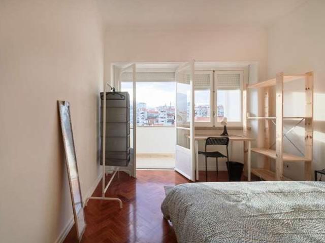 Quartos para alugar em apartamento de 7 quartos em Lisboa