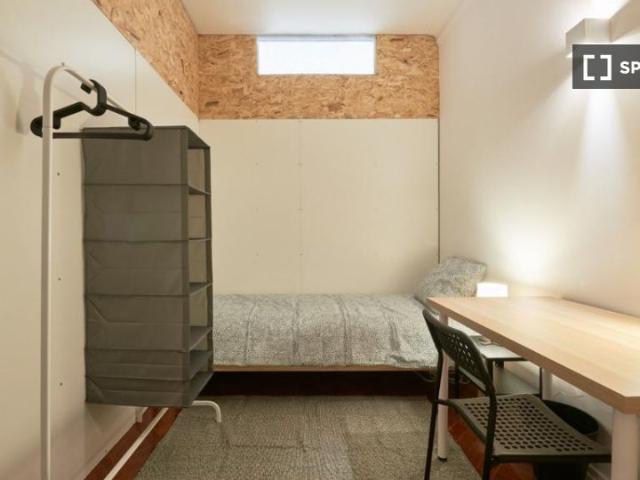 Quartos para alugar em apartamento de 7 quartos em Lisboa