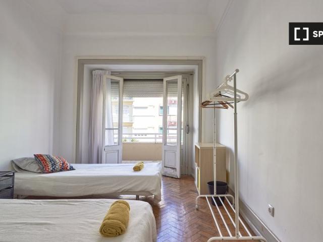 Quartos para alugar em apartamento de 9 quartos no Areeiro, Lisboa