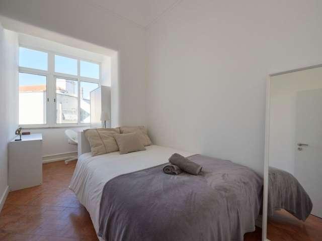 Quarto disponível para alugar em apartamento com 11 quartos em Lisboa