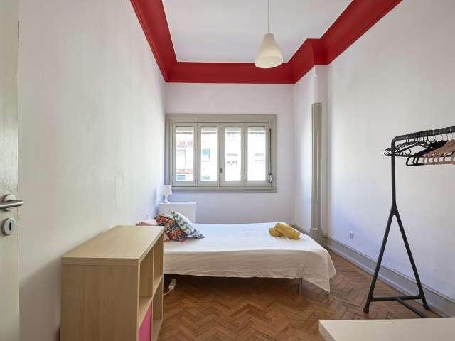 Quartos para alugar em apartamento de 9 quartos no Areeiro, Lisboa