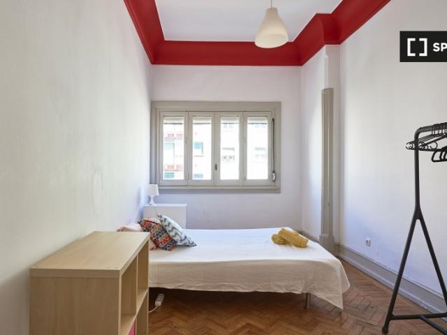 Quartos para alugar em apartamento de 9 quartos no Areeiro, Lisboa