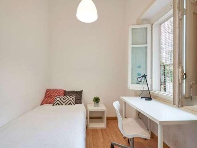 Quarto disponível para alugar em apartamento com 11 quartos em Lisboa