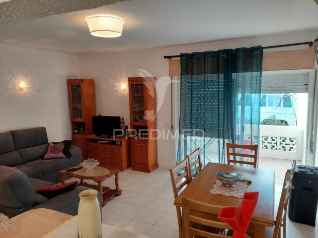 Quarteira apartamento com 2 quartos / apartment with 2 bedrooms
