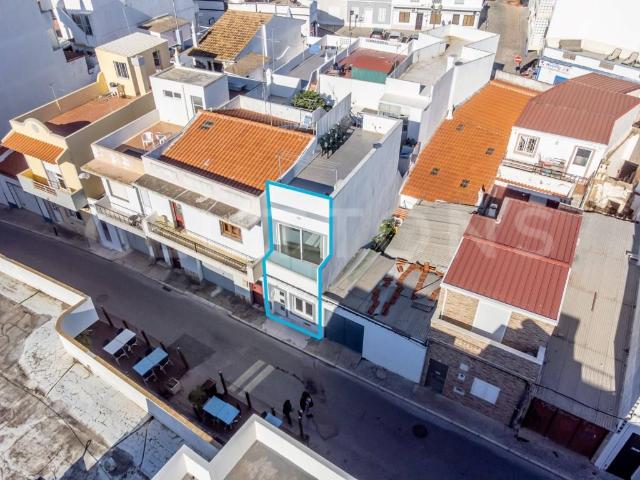 Quarteira Duplex de 1 quarto com terraço espaçoso, totalme. 63m² Quarteira