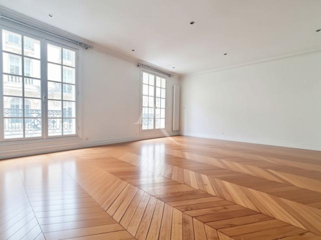 Quartier TERNES beau 3 pièces avec balconnets