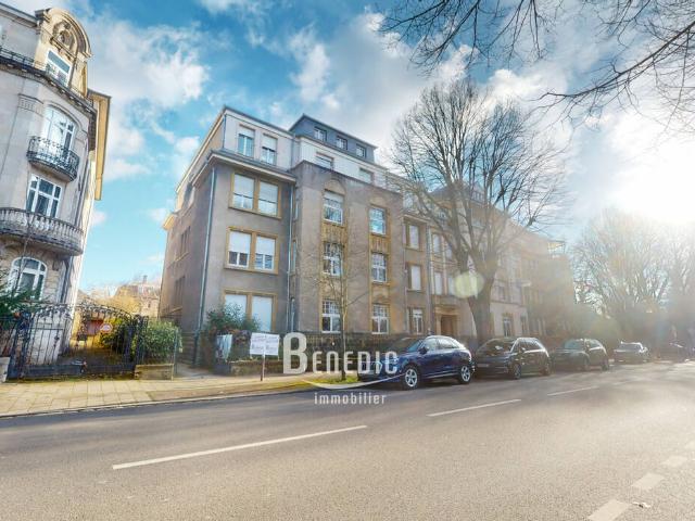 QUARTIER VACQUINIERE LOFT AU DERNIER ETAGE D'UN IMMEUBLE COSSU