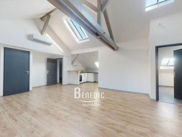 QUARTIER VACQUINIERE LOFT AU DERNIER ETAGE D'UN IMMEUBLE COSSU