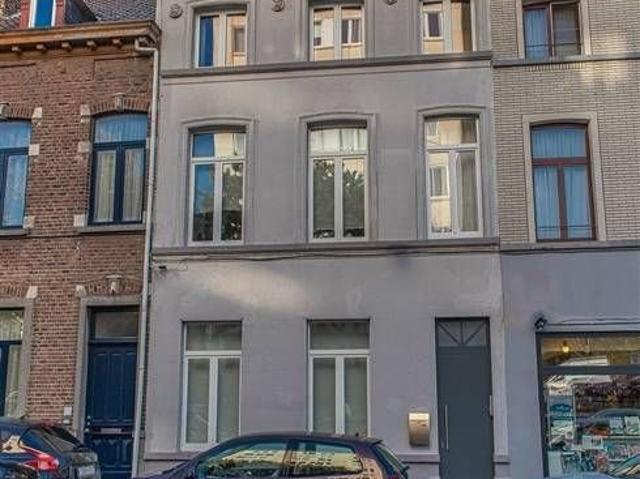 Quartier calme derrière la maison communale !