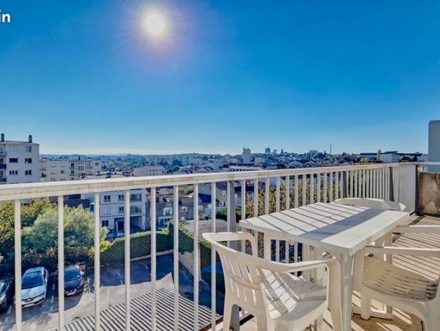 Quartier Carmes: Appartement 103m² au dernier étage / Balcon de 9m² / Garage