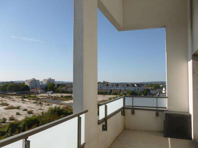 Quartier Cernay, dernier étage cet appartement de type 4 avec terrasse et garage, disponible le 04 octobre 202