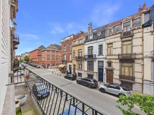 QUARTIER CHATELAIN APPARTEMENT 55 M² 1CH + BALCON