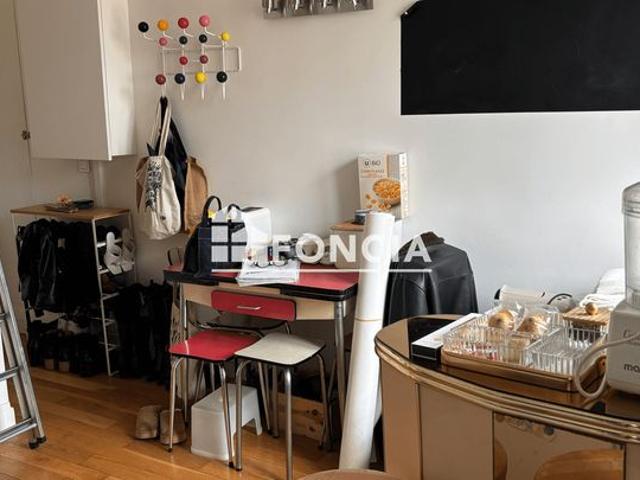 Quartier Commerce 2 pièces bon état, clair et lumineux