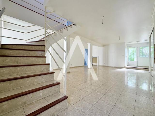 QUARTIER COTE PAVEE Maison 5 pièces 159 m2 avec Stationn