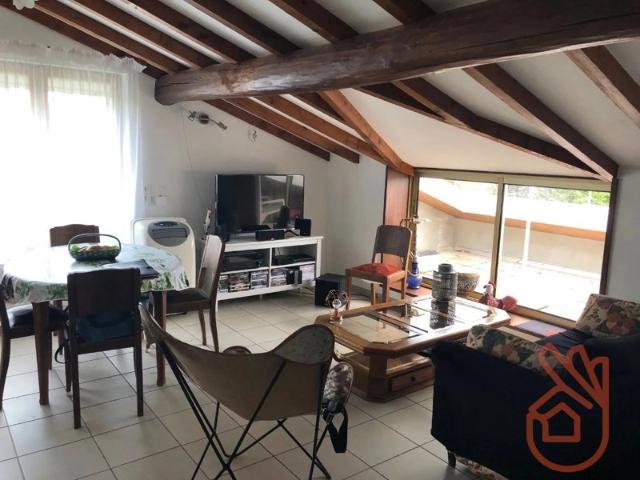 Quartier Croix Daurade Appartement 2 pièces MEUBLÉ atypique tropézienne parking aérien