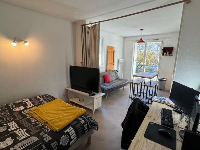 Quartier de l'UniversitÃ©, T1 bis non meublÃ© de 33mÂ² avec coin chambre en RÃ©sidence rÃ©cente avec balcon et parking privÃ©