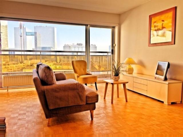 Quartier des Affaires! Bel appartement meublé 2 chambres avec 2 terrasses