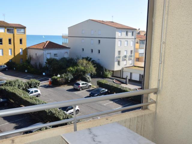 LES FALAISES, DEUX PIECES MEZZANINE A 150 M DE LA PLAGE, PIS