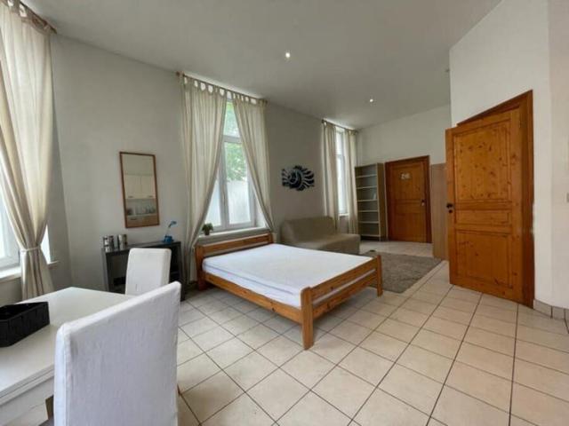 QUARTIER EUROPEEN, SUPERBE STUDIO MEUBLÉ DE ± 31 M²