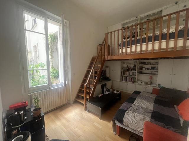 Quartier Jourdain Charmant 2 pièces de 36m2 sur cour avec mezzanine et cour intérieure