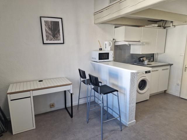 QUARTIER LE MOURILLON, STUDIO MEUBLE RENOVE AVEC CHAMBRE EN MEZZANINE
