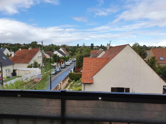 Quartier les Dix Arpents Studio meublé en dernier étage avec balcon