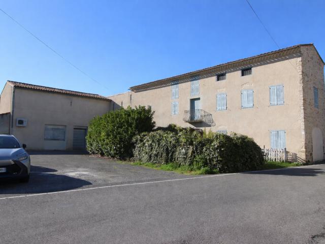 Quartier Limoux Ensemble de bâtiments composé d’un ancien co. 180m² Limoux