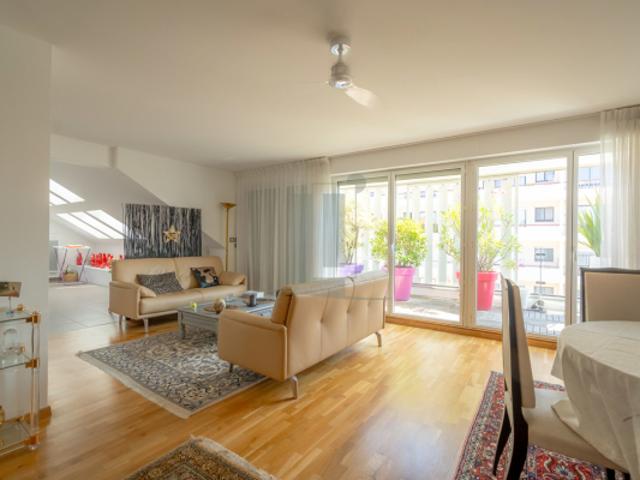 Quartier Saint Charles: grand appartement avec terrasse & parking, commerces et plages à pied