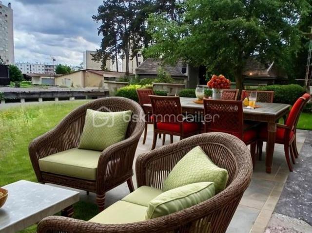 QUARTIER SAINT CLAUDE, TRES BEL APPARTEMENT T3 DUPLEX NEUF DANS MAISON, AVEC JARDIN PRIVATIF
