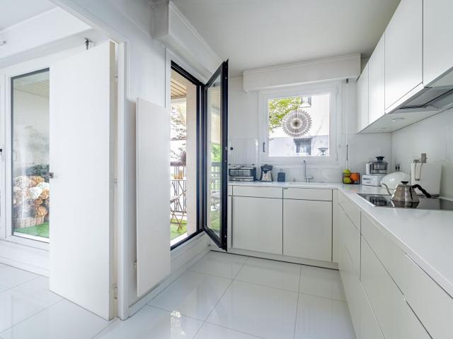 Quartier saint Fargeau 4 PIECES ET LOGGIA 5m2. Entre loft et maison contemporaine