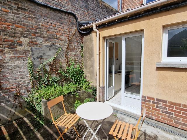 QUARTIER SAINT PIERRE: APPARTEMENT T2 MEUBLE AVEC TERRASSE