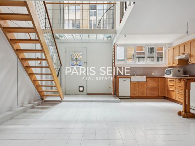 Quartier Saint Placide * Magnifique atelier /loft en duplex !