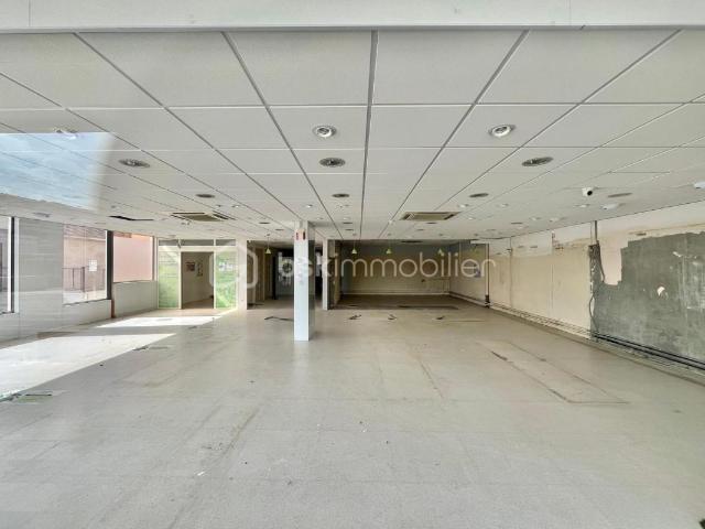 Quetigny Place centrale: Local commercial libre 215m²