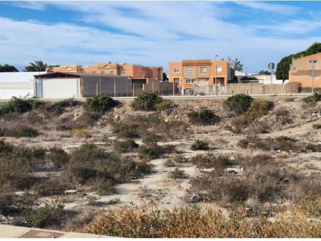 Quedan 3 parcelas Venta de solar en Almería Capital