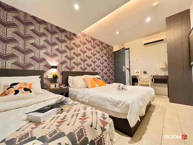 Queen and Single set room for rent at OYO 176 Hotel Q Inn with private bathroom