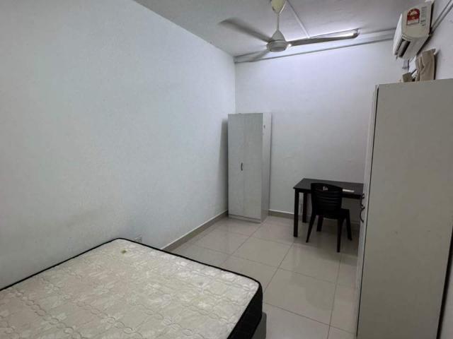 Queen Bed AC