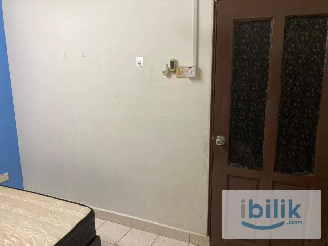 Queen Bed Balcony Room with Window & A/C Partition
