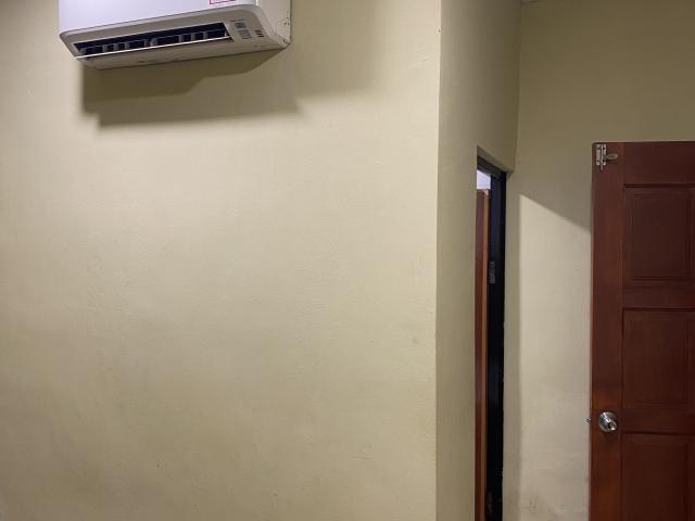 Queen Bed Master RoomFree Parking️Walking Distance 3 Minutes to KSL Mall