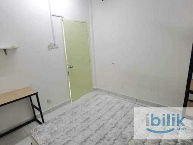 Queen Bed Medium Room @ Salvia Apartment Direct Shuttle Bus to MRT Surian