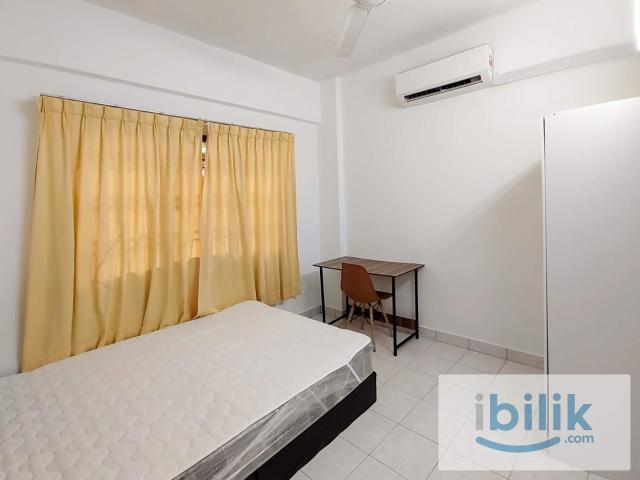 Queen Bed Medium Room with Window & AC