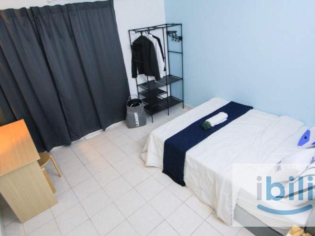 Queen Bed Medium Room with AC & Window