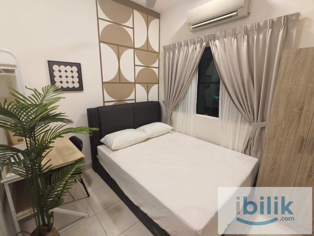 Queen bed room w aircon free internet near 1 Utama