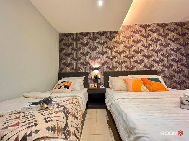 Queen Bed Room At Bandar Sunway Below Market Price Located At Convenience Location !