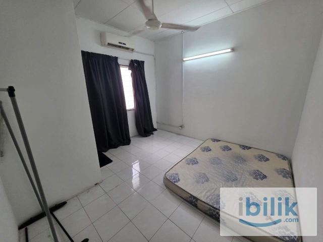 Queen Bed Room @ Bukit Rimau 3–5 mins to AEON & Lotus’s | ️ Aircond + Window + Free WiFi Bukit Rimau, Shah Alam