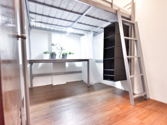 Queen Bed Room LRT Kelana Jaya